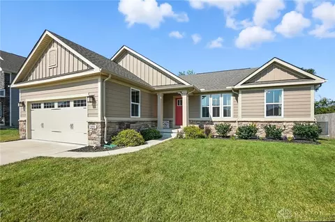895 Cedar Grove Dr, Tipp City, OH 45371