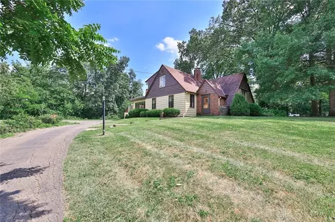 5868 Greenlawn Rd, Hamilton, OH 45011