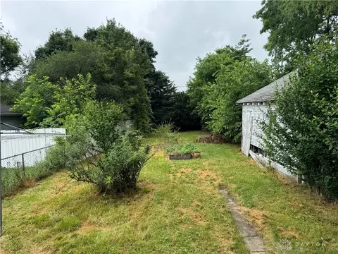 1047 Cypress St, Springfield, OH 45505 photo 9