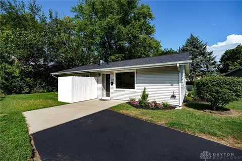 418 Defoe Dr, Dayton, OH 45431