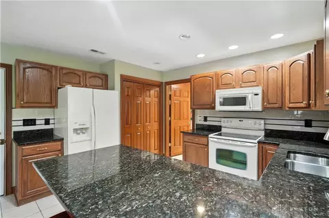 1886 Willow Lakes Dr, Springfield, OH 45502 photo 23