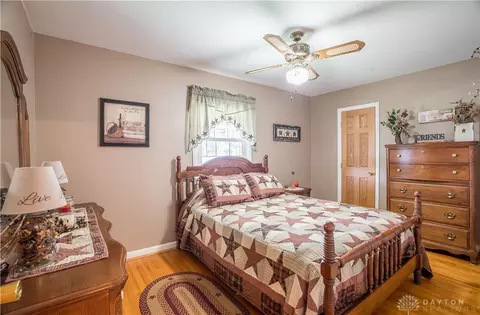 Bedroom - 962 Broad Blvd, Kettering, OH 45419 photo 5 of 9