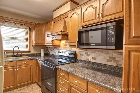 Kitchen - 962 Broad Blvd, Kettering, OH 45419 photo 2 of 2