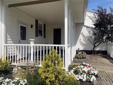 Exterior - 962 Broad Blvd, Kettering, OH 45419 photo 5 of 10