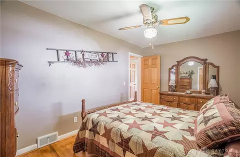 Bedroom - 962 Broad Blvd, Kettering, OH 45419 photo 4 of 9