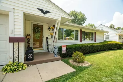 Exterior - 962 Broad Blvd, Kettering, OH 45419 photo 2 of 10