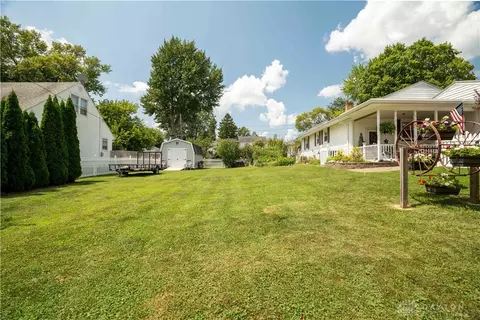 Exterior - 962 Broad Blvd, Kettering, OH 45419 photo 8 of 10