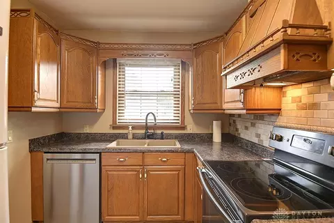 Kitchen - 962 Broad Blvd, Kettering, OH 45419 photo 1 of 2