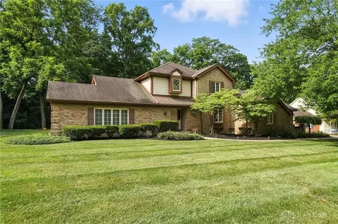 516 Pauley Woods Cir, Kettering, OH 45429