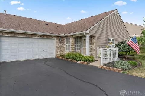 1955 Falling Leaf Ln, Miamisburg, OH 45342