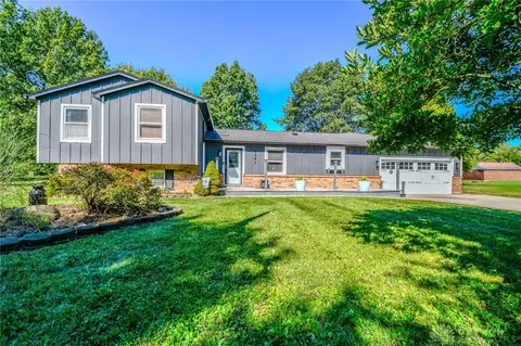 1591 Valley Heights Rd, Xenia, OH 45385