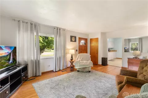 Living - 6078 Dayton Springfield Rd, Springfield, OH 45502 photo 3 of 3