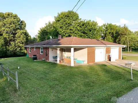 Exterior - 6078 Dayton Springfield Rd, Springfield, OH 45502 photo 2 of 8