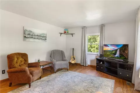Living - 6078 Dayton Springfield Rd, Springfield, OH 45502 photo 2 of 3