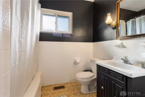 Bath - 6078 Dayton Springfield Rd, Springfield, OH 45502 photo 1 of 2