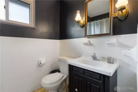Bath - 6078 Dayton Springfield Rd, Springfield, OH 45502 photo 2 of 2