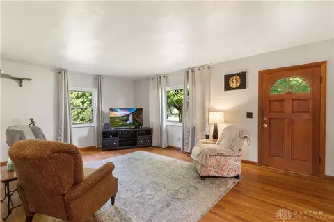Living - 6078 Dayton Springfield Rd, Springfield, OH 45502 photo 1 of 3