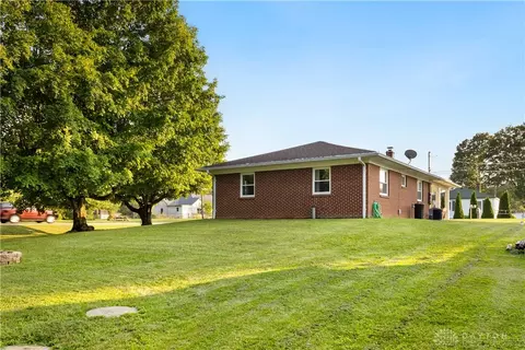 Exterior - 6078 Dayton Springfield Rd, Springfield, OH 45502 photo 5 of 8