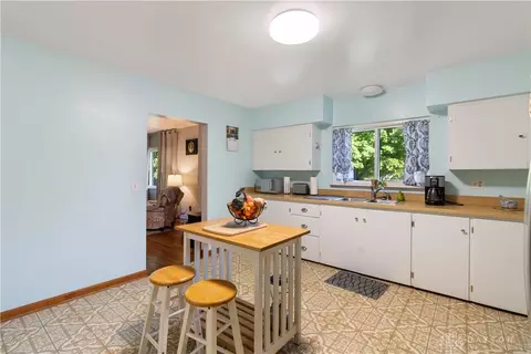 Kitchen - 6078 Dayton Springfield Rd, Springfield, OH 45502 photo 2 of 2