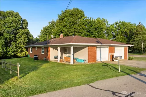 Exterior - 6078 Dayton Springfield Rd, Springfield, OH 45502 photo 4 of 8