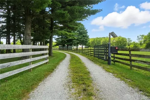 6840 Mosier Rd, Yellow Springs Vlg, OH 45387