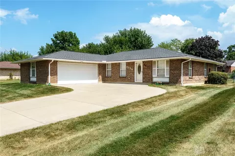 8554 Schoolgate Dr, Dayton, OH 45424