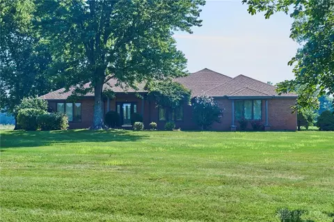 1026 Fawn Lk, Wilmington, OH 45177