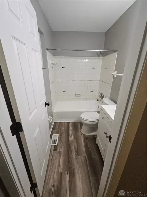 Bath - 5710 Coach Dr #E, Dayton, OH 45440 photo 3 of 5