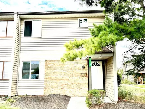 3218 Gambit Sq, Dayton, OH 45449