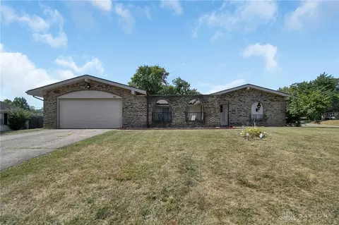 912 Kenbrook Dr, Vandalia, OH 45377