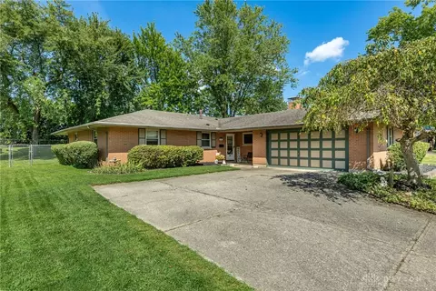 3061 Leonora Dr, Kettering, OH 45420