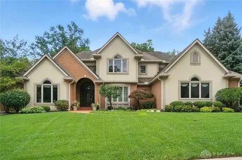 3905 Oakview Dr, Beavercreek, OH 45430