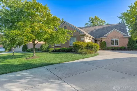 2652 Vienna Estates Dr, Centerville, OH 45459