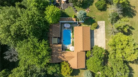5313 Thomas Rd, Trenton, OH 45067
