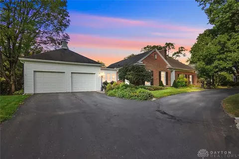 3993 Applewood Ln, Dayton, OH 45429