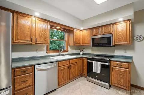 Kitchen - 6765 Montpellier Blvd, Centerville, OH 45459 photo 4 of 5