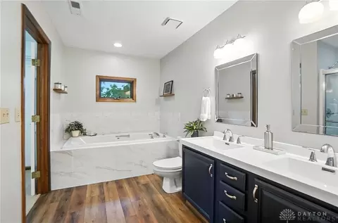 Bath - 6765 Montpellier Blvd, Centerville, OH 45459 photo 3 of 10