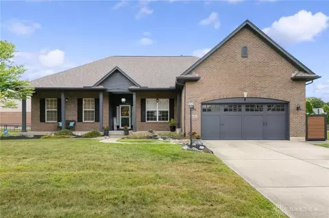 4220 Grace Cir, Dayton, OH 45431