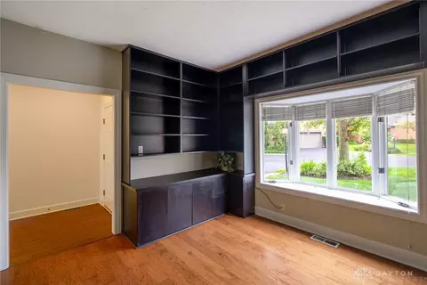 Living - 853 Timberlake Ct, Dayton, OH 45429 photo 2 of 6