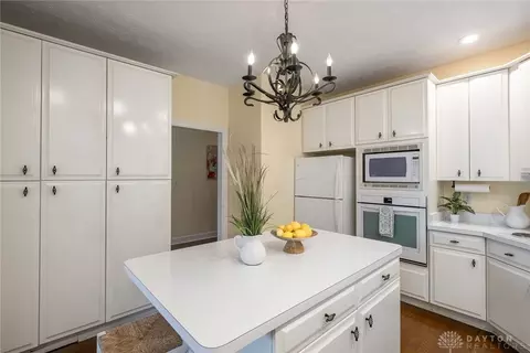 Kitchen - 853 Timberlake Ct, Dayton, OH 45429 photo 3 of 4