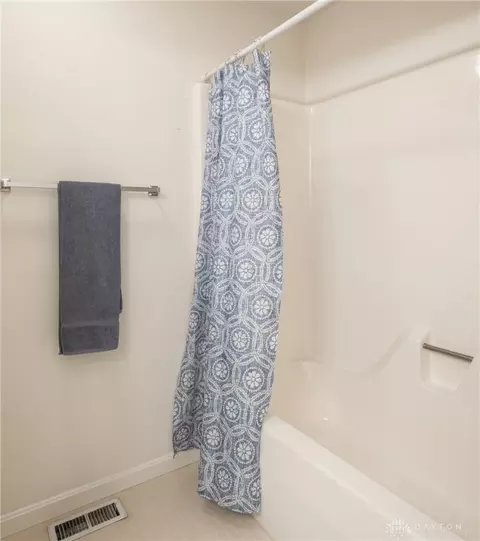 Bath - 853 Timberlake Ct, Dayton, OH 45429 photo 5 of 6
