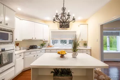 Kitchen - 853 Timberlake Ct, Dayton, OH 45429 photo 1 of 4