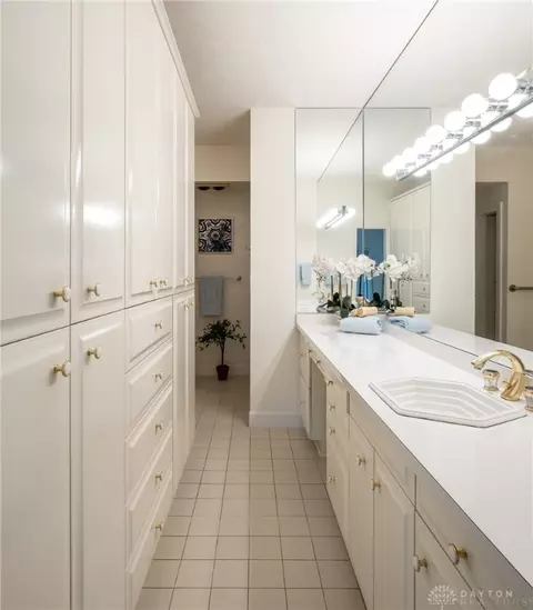Bath - 853 Timberlake Ct, Dayton, OH 45429 photo 1 of 6