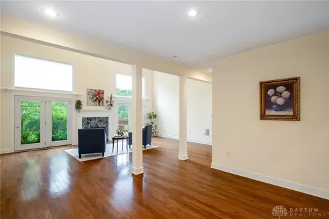 Living - 853 Timberlake Ct, Dayton, OH 45429 photo 3 of 6