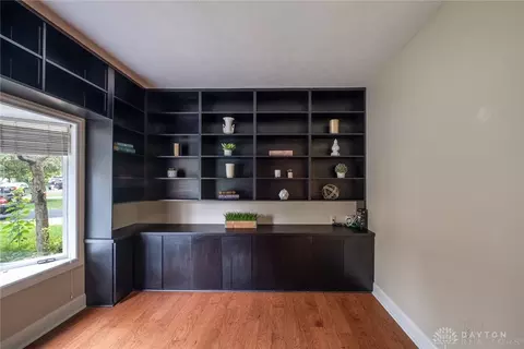 Living - 853 Timberlake Ct, Dayton, OH 45429 photo 1 of 6