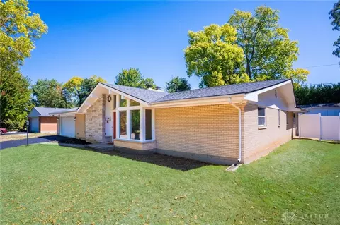 61 Lynn Rae Cir, Dayton, OH 45458 photo 3