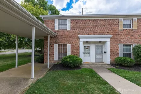 843 Clareridge Ln, Dayton, OH 45458