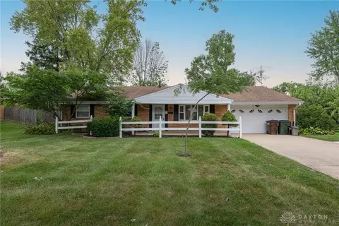 2251 Delvue Dr, Dayton, OH 45459