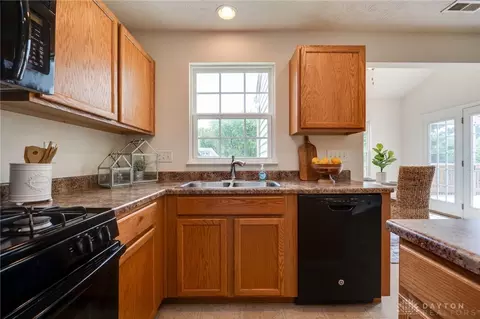 Kitchen - 508 Reading Rd, Dayton, OH 45404 photo 4 of 6