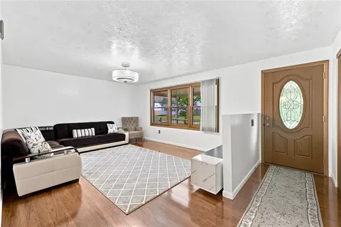 Entry Way - 634 Mentor Ave, Dayton, OH 45404 photo 1 of 2